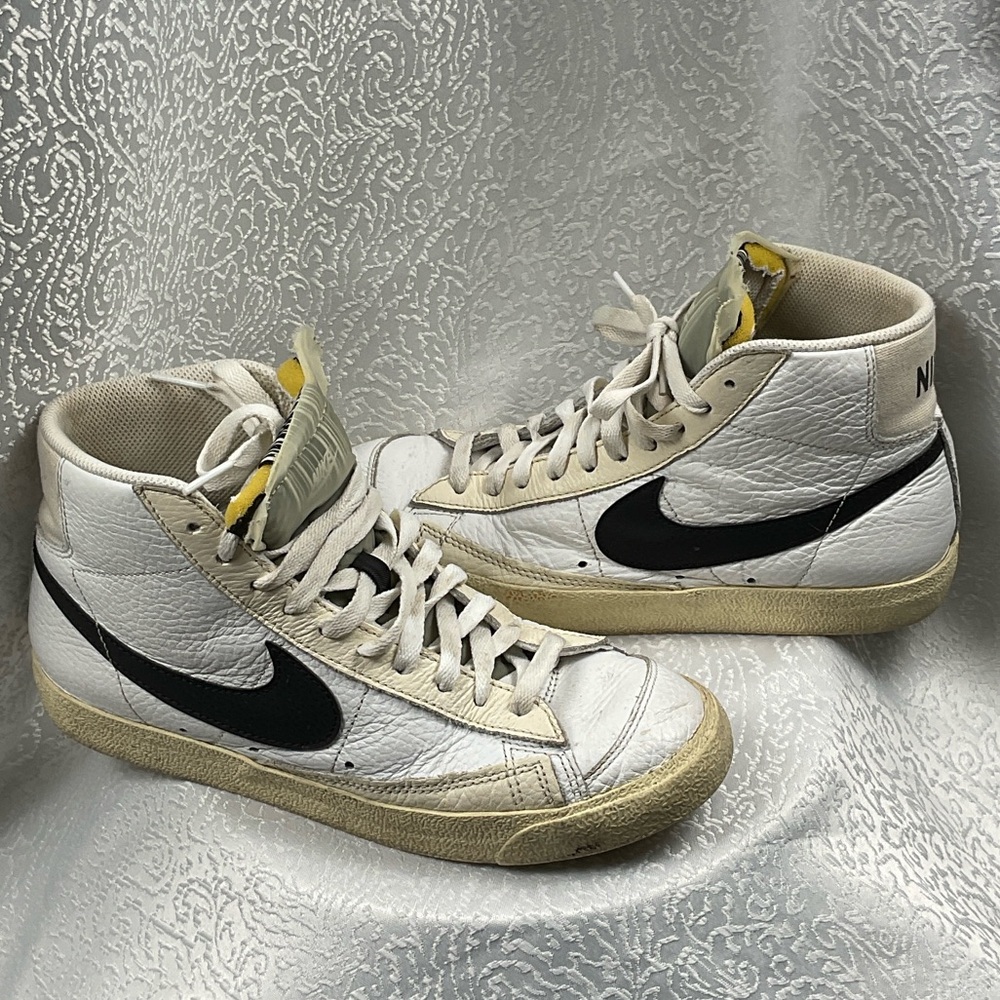 Nike Vintage High-Tops in White‎ and Black